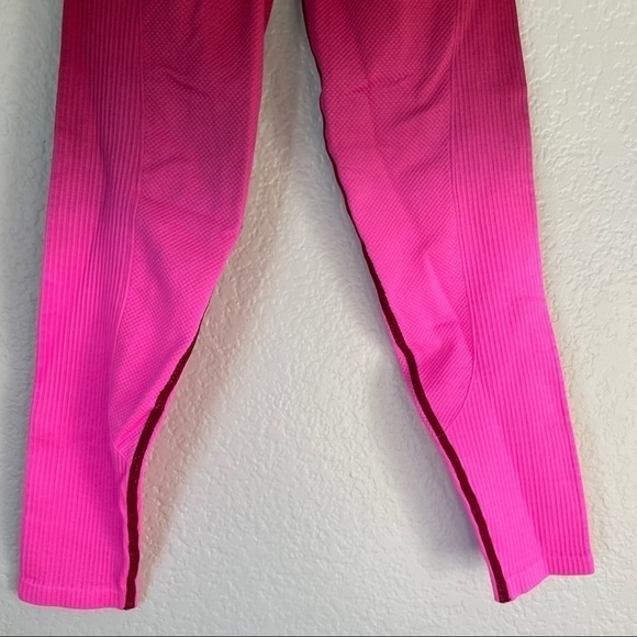 PINK VICTORIA’S SECRET Color Block Red Pink Textured Leggings XS - Picture 7 of 8
